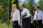 Auf dem Weg zum Familienfoto: Kanadas Premierminister Stephen Harper, EU-Ratspräsident Donald Tusk und Großbritanniens Premierminister David Cameron.