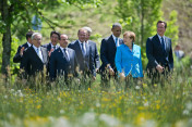 Die Staats- und Regierungschefs der G7 auf dem Weg zum Familienfoto.