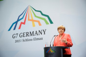 Bundeskanzlerin Angela Merkel spricht auf der Abschluss-Pressekonferenz des G7-Gipfels.