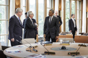 Auftakt der dritten Arbeitssitzung: Kanadas Premierminister Stephen Harper, EU-Kommissionspräsident Jean-Claude Juncker und US-Präsident Barack Obama im Gespräch (v.l.).