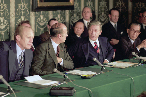 US - Präsident Ford,  Valéry Giscard d´Estaing, Helmut Schmidt und der japanische Ministerpräsident Takeo Miki auf der Pressekonferenz in Rambouillet.