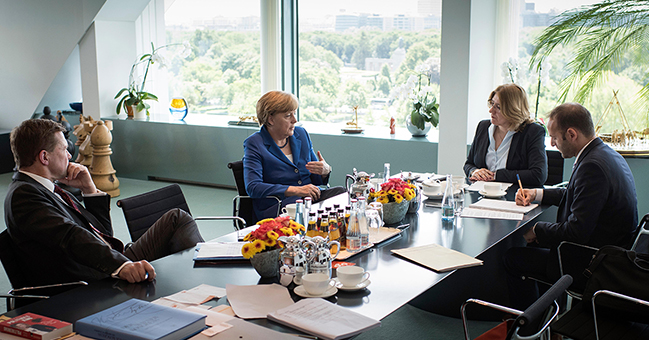 Bundeskanzlerin Merkel während eines Interviews