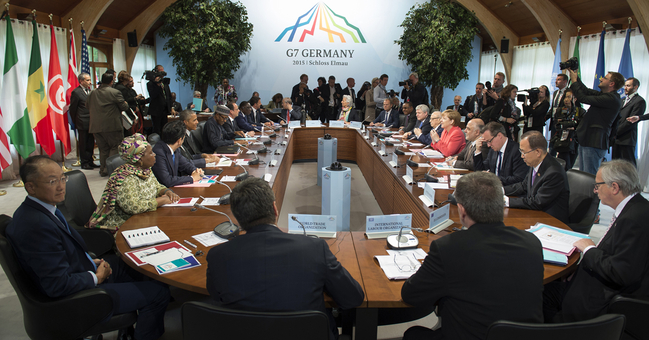G7 participants discuss with representatives of African states and international organisations