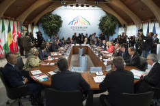 G7 participants discuss with representatives of African states and international organisations (refer to: G7 discusses climate, energy and development)