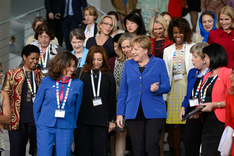 German Federal Chancellor Angela Merkel and participants at the family photo for the G7 dialogue forum. (refer to: No success without equality)