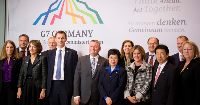 Group photo of the ministers of health of the seven leading industrialised countries