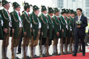 Japanese Prime Minister Shinzo Abe is welcomed by Bavarian “Gebirgsschützen” at Munich airport on 6 June 2015