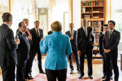 After having been officially welcomed the heads of state and government of the G7 meet in the library of Schloss Elmau before moving on to the group photo
