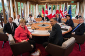 At the third working session Merkel (Germany), Hollande (France), Cameron (UK), Renzi (Italy), Juncker (EU Commission), Tusk (European Council), Harper (Canada), and Obama (USA) (clockwise) discuss energy and climate issues