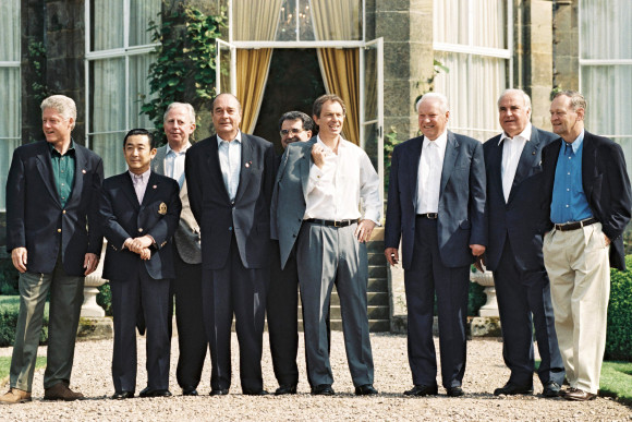 The heads of state and government of the G8 in the garden of Weston Park